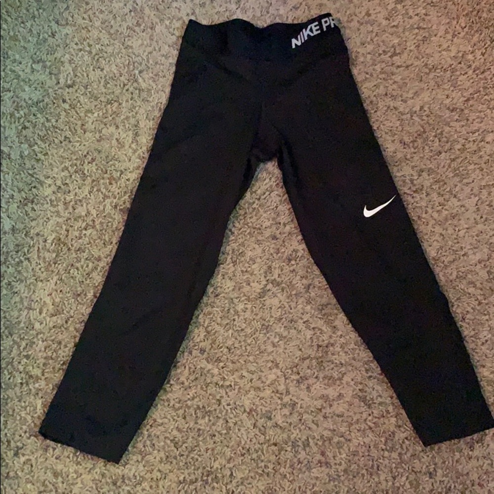 Black cropped leggings